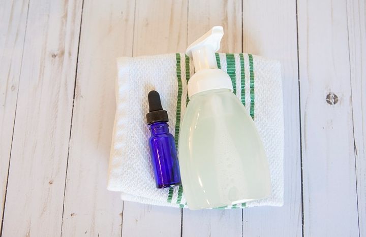 natural homemade foaming hand soap with moisturizers