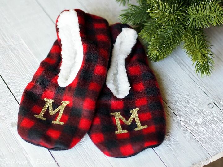 monogrammed slippers with silhouette cameo