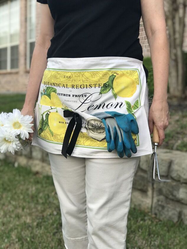 summer gardening apron from a kitchen towel