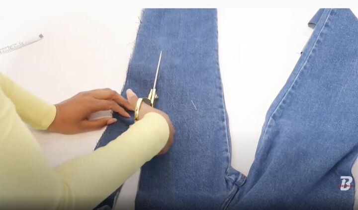 15 amazing ways you can easily alter and upcycle jeans, How to upcycle jeans that are too small