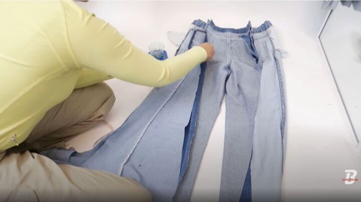 15 amazing ways you can easily alter and upcycle jeans, How to make two toned jeans