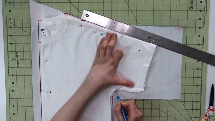 make your own t shirt pattern using supplies you already have, DIY pattern out of a t shirt