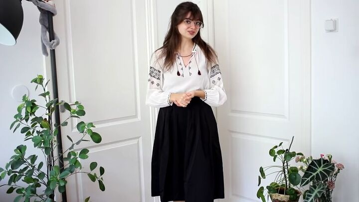 learn how to rock a peasant blouse with these five different styles, Folklore peasant blouse style