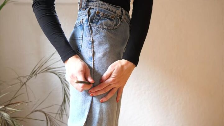 take in those oversized jeans by yourself with this technique, Take in jeans waist