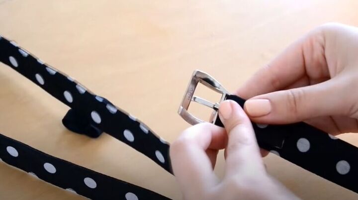 diy a super cute fabric belt, Thread through buckle