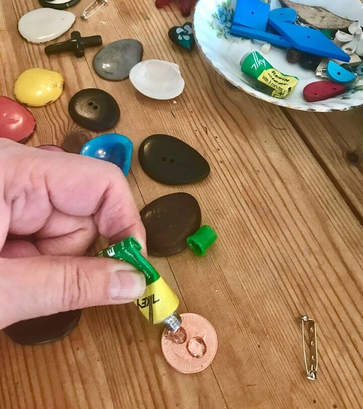 how to make some unique brooches from recycled jewellery, Mix epoxy resin glue