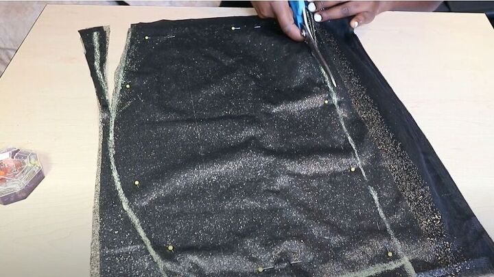 learn how to sew a gorgeous sequin mini skirt, Black and gold sequin mini skirt