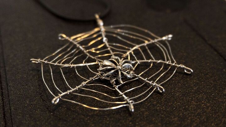 halloween jewellery spider in the web pendant