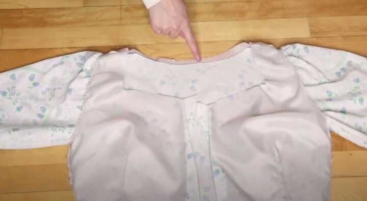 diy a gorgeous puff sleeve dress, Sew on the lining