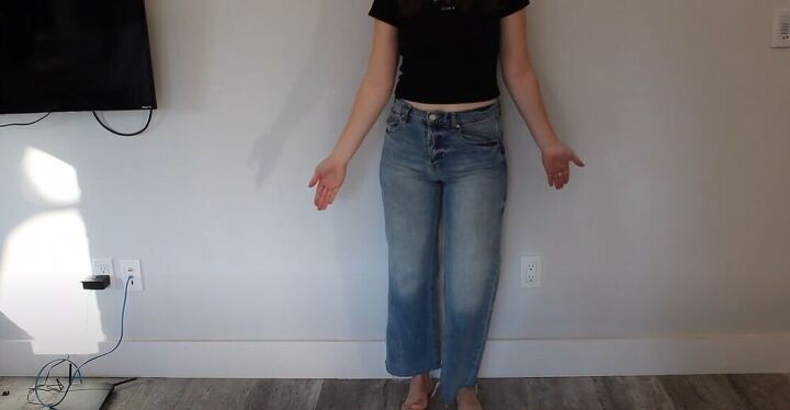 tips and tricks for upcycling your jeans in 10 minutes, Try on the jeans