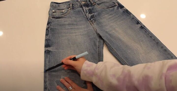 tips and tricks for upcycling your jeans in 10 minutes, DIY Bermuda jean shorts
