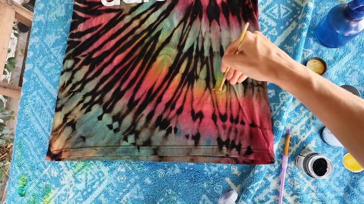 3 colorful reverse tie dye patterns you can try out at home, How to reverse tie dye a shirt with a graphic