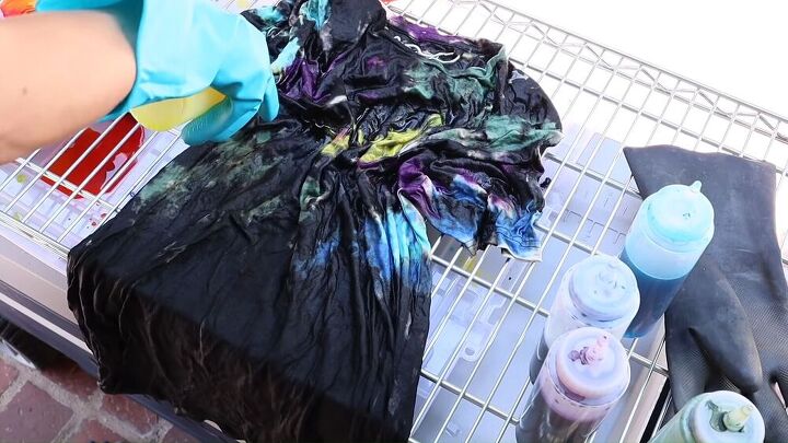 3 colorful reverse tie dye patterns you can try out at home, How to reverse tie dye a shirt