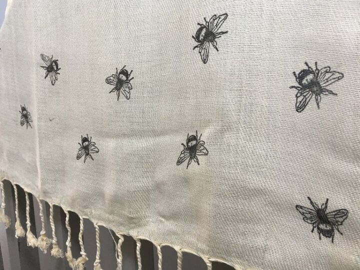hand stamped bee scarf tutorial