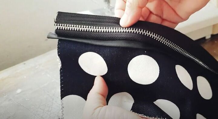 check out this gorgeous diy fanny pack bag, Sew on the zipper