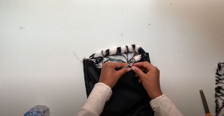 check out this mini faux fur tote bag, DIY faux fur tote bag