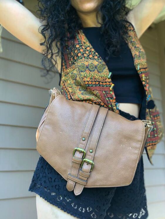 easily transform a purse into a purse belt with this tutorial