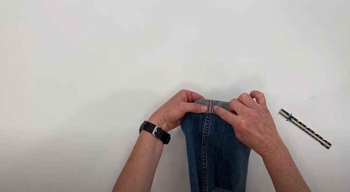 check out these diy cut off shorts, Stitch the cuff