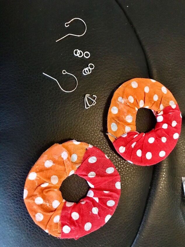 how to make some party earrings from cardboard and fabric, Earrings fixings
