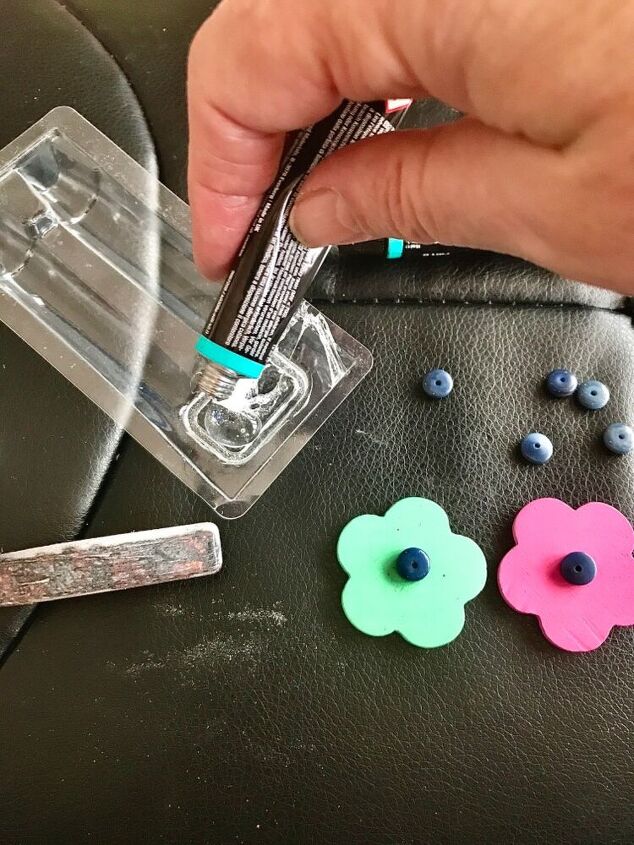 how to make your own unique flower hair slide, Mix epoxy resin