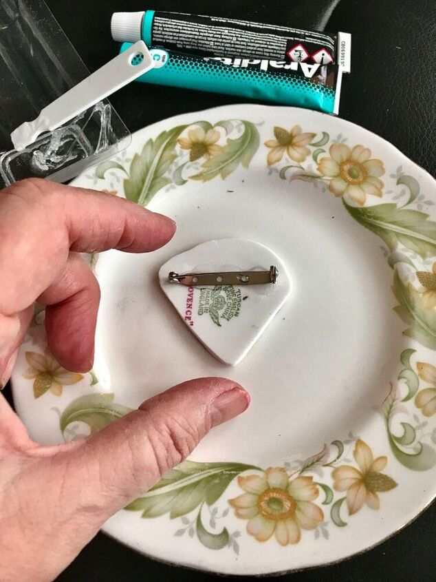 how to make a pretty vintage ceramic brooch pin, Glue brooch pin