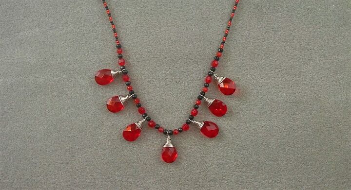 queen of hearts necklace tutorial