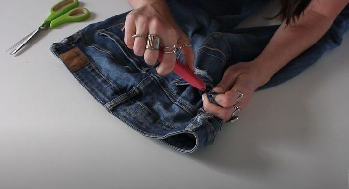 diy 3 different jean trends, Remove the pockets