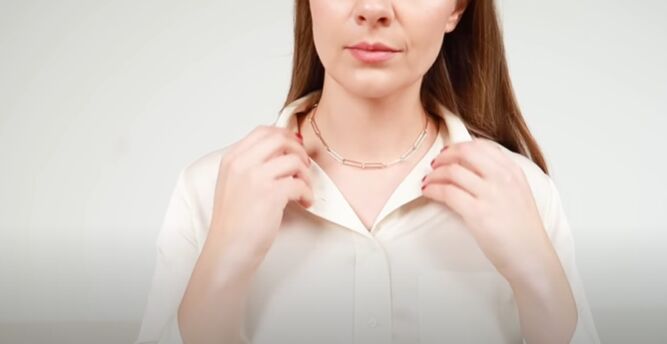 look and feel better with this 5 minute fashion makeover, Wear a necklace