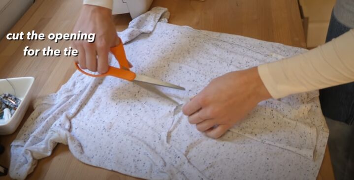 how to cinch a top 4 easy ways, Cutting t shirt