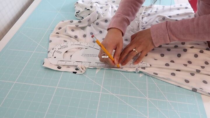 Alter a Dress From the Waist in Under Five Minutes With This Tutorial | Upstyle Alter a Dress From the Waist in Under Five Minutes With This Tutorial | Upstyle