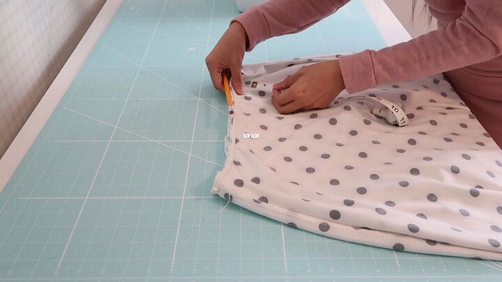 Alter a Dress From the Waist in Under Five Minutes With This Tutorial | Upstyle Alter a Dress From the Waist in Under Five Minutes With This Tutorial | Upstyle