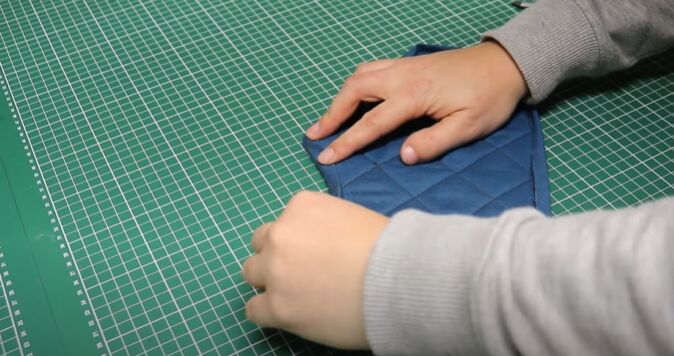 how to make oven mitts, Fold on the other side