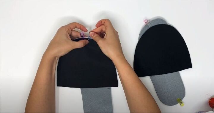how to make slippers, Clip the pieces together
