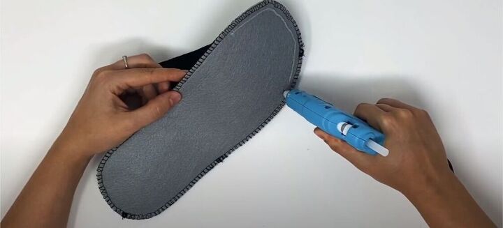 how to make slippers, Add hot glue