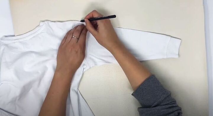 how to make a sweatshirt, Trace the sleeve