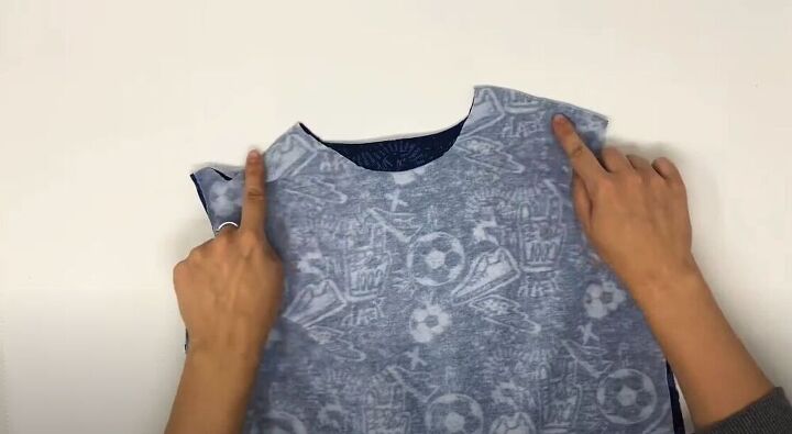 how to make a sweatshirt, Sew the shoulder seams