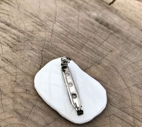 make a vintage style brooch from old crockery, The clasp pin glued into place