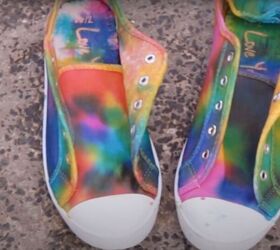 simple and easy diy tie dye shoes, How to tie dye shoes