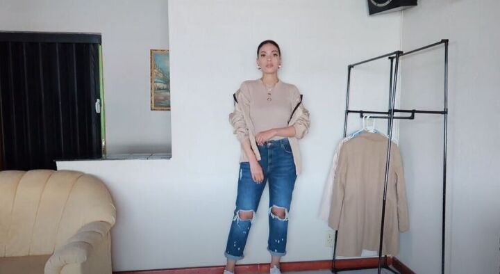 styling tips for straight leg and mom jeans, Keep the same tones