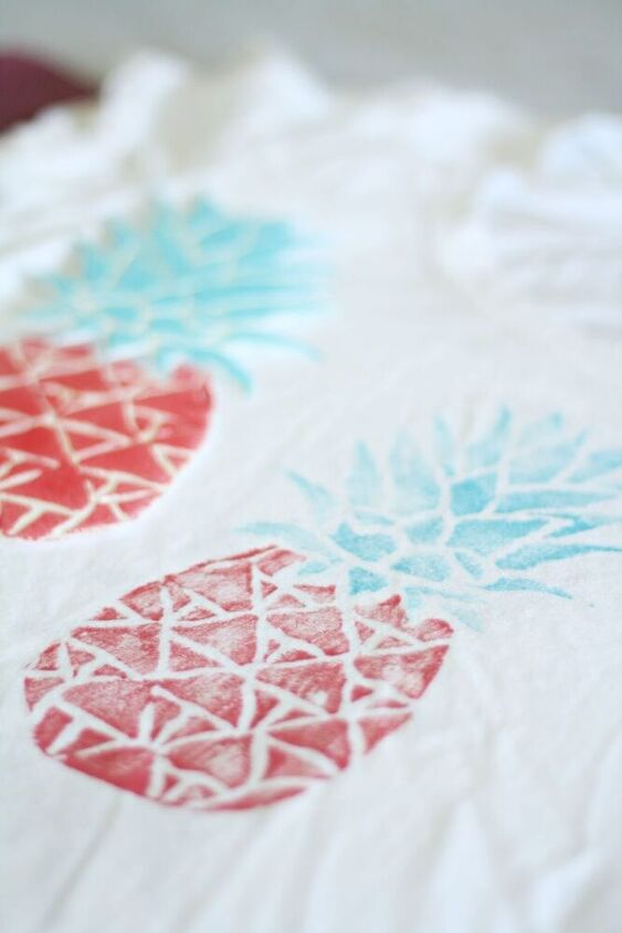 diy takeout box stamped pineapple tee