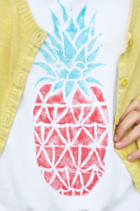 diy takeout box stamped pineapple tee