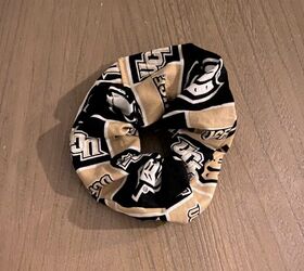 5 minute football themed scrunchie