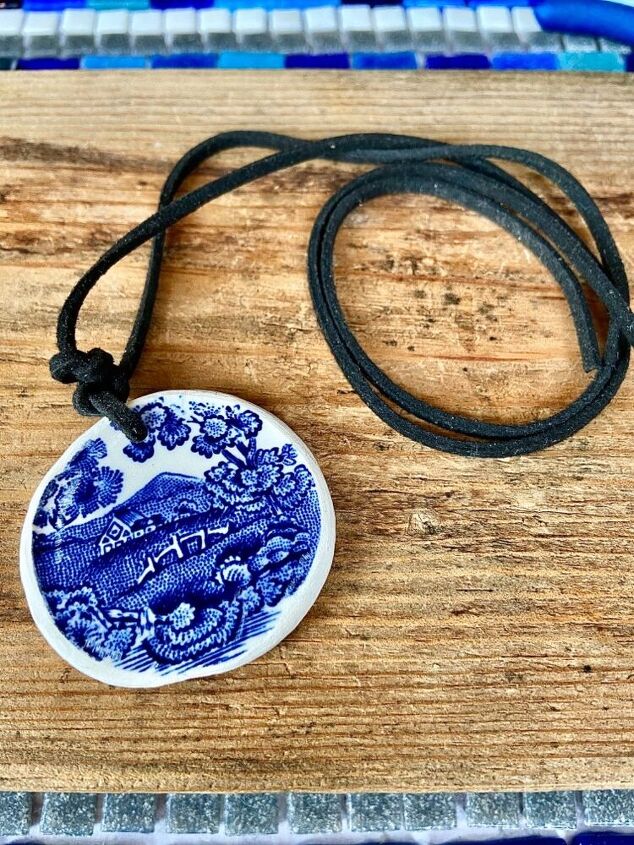 how to create a unique pendant necklace from willow pattern china, Willow pattern china pendant