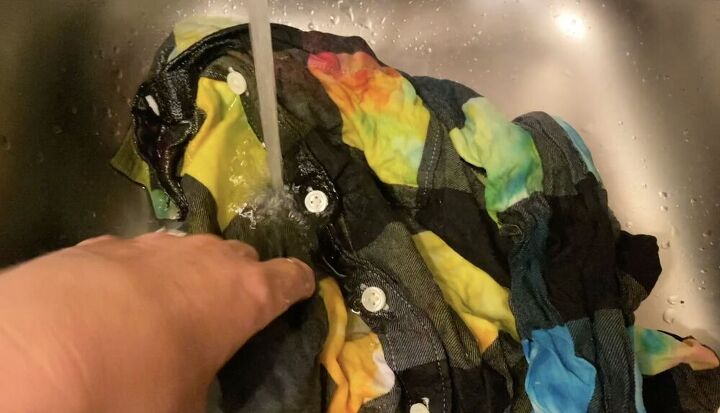 how to upcycle a flannel shirt with the ice tie dye method
