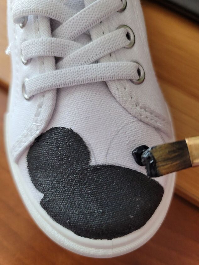 how i made plain white shoes into mickey minnie mouse inspired kicks