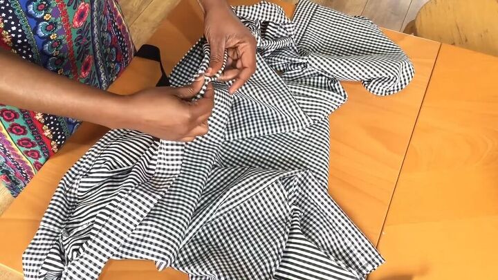 how to make an easy bell sleeve pattern for a diy dress, Feeding the elastic through the channel