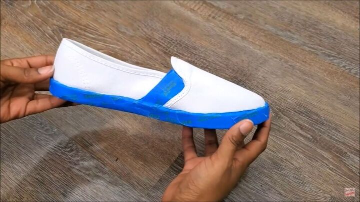 how to hydro dip shoes with spray paint super fun easy tutorial, Applying painters tape to the shoes