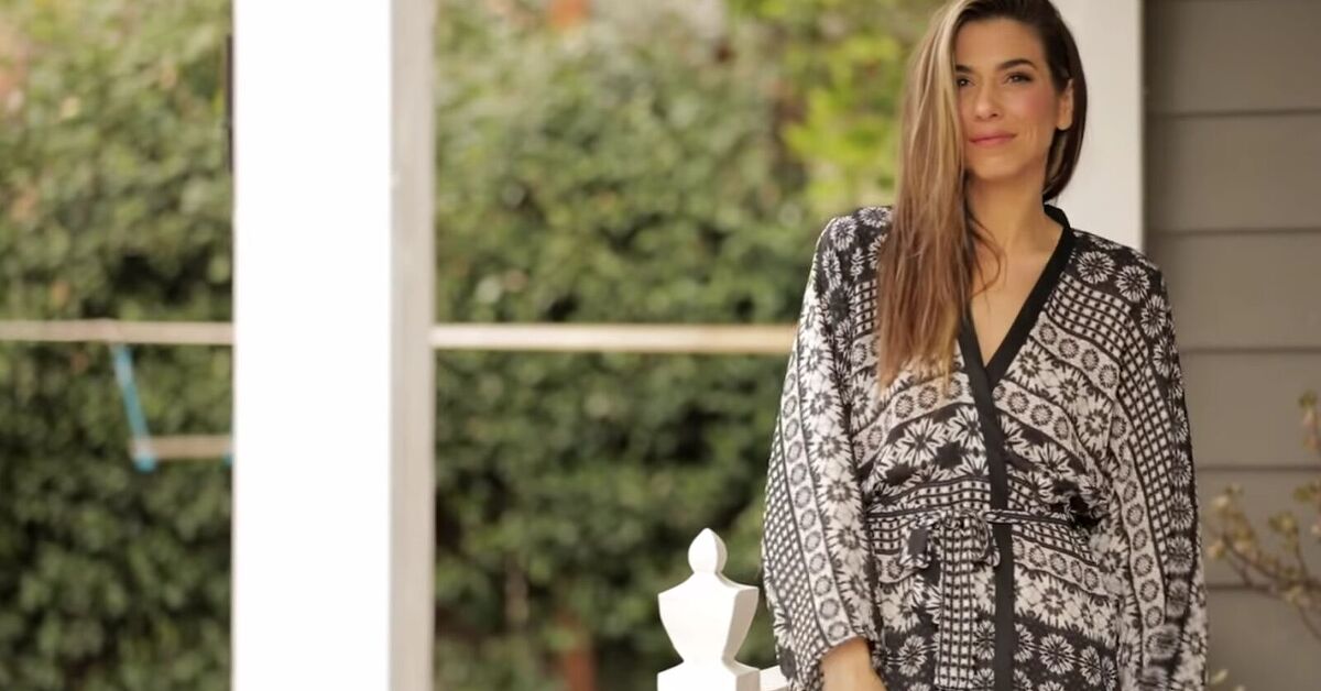 How to Style a Robe in 15 Different Ways | Upstyle