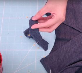 easy neckband tutorial for a v neck shirt, Fold and pin the neckband