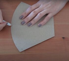 easy diy face mask tutorial, Mark the center of the curved edge